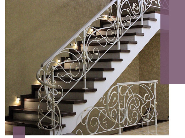 Кованые лестницы под ключ в Карпинске — изготовление и монтаж