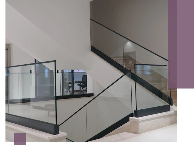 Стеклянные перила премиум-класса с установкой в Карпинске