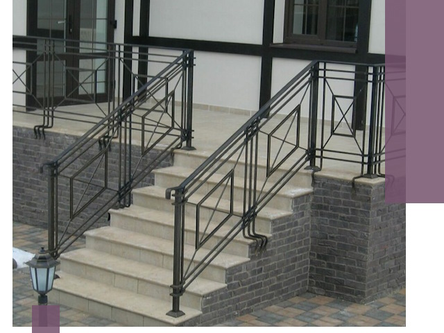 Перила для крыльца в Карпинске — монтаж, изготовление и установка