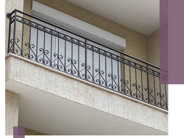 Балконные ограждения из металла и стекла в Карпинске для домов