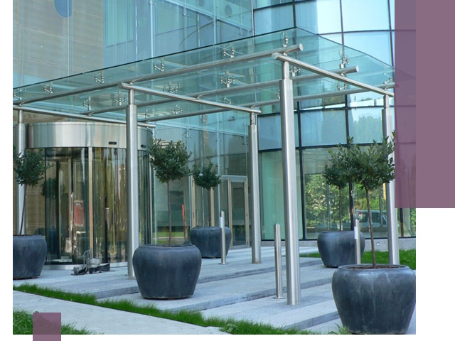 Навесы из стекла на заказ в Карпинске — монтаж и установка