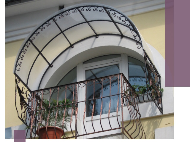 Козырьки над балконом в Карпинске — изготовление и монтаж