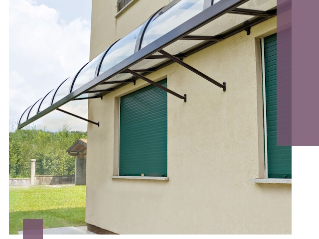 Козырьки над окнами в Карпинске — изготовление и монтаж по выгоде